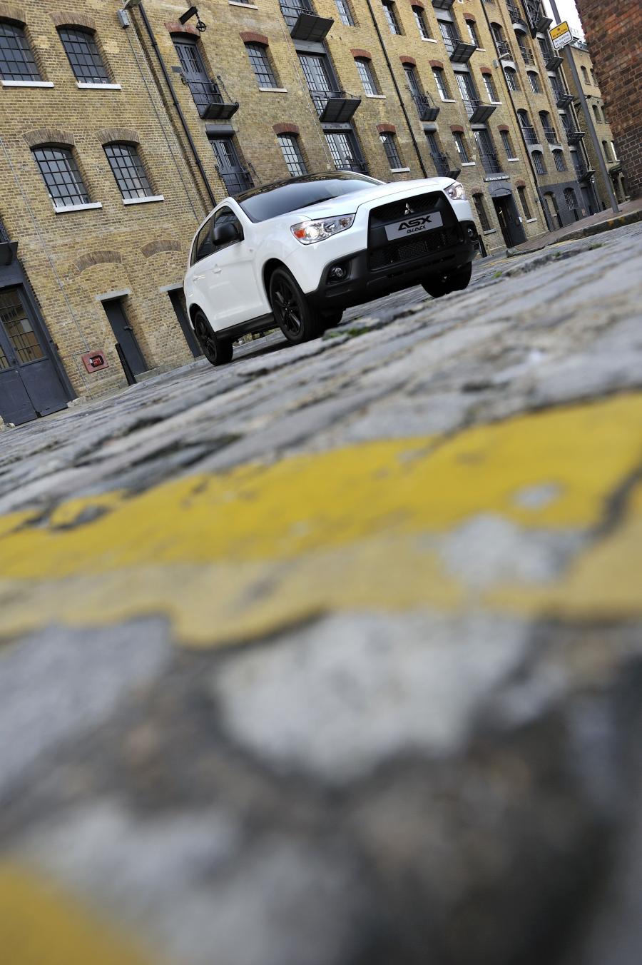  Mitsubishi ASX Black 2011 года  (UK) (фото 52 из 109)
